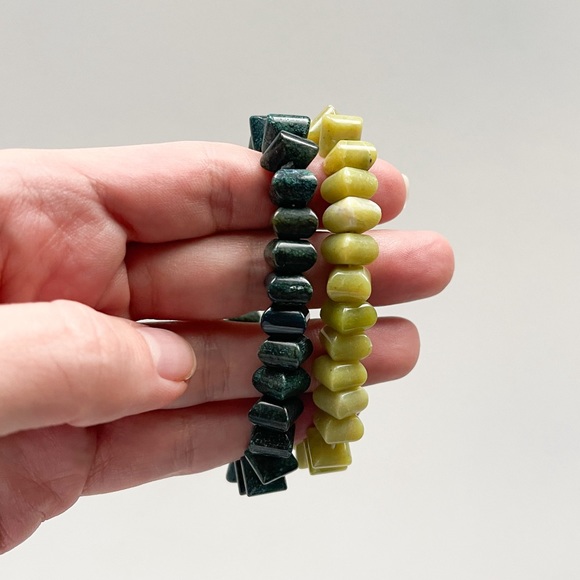 Two Stunning Square Beaded Stretch Style Bracelets Green New - Picture 6 of 8